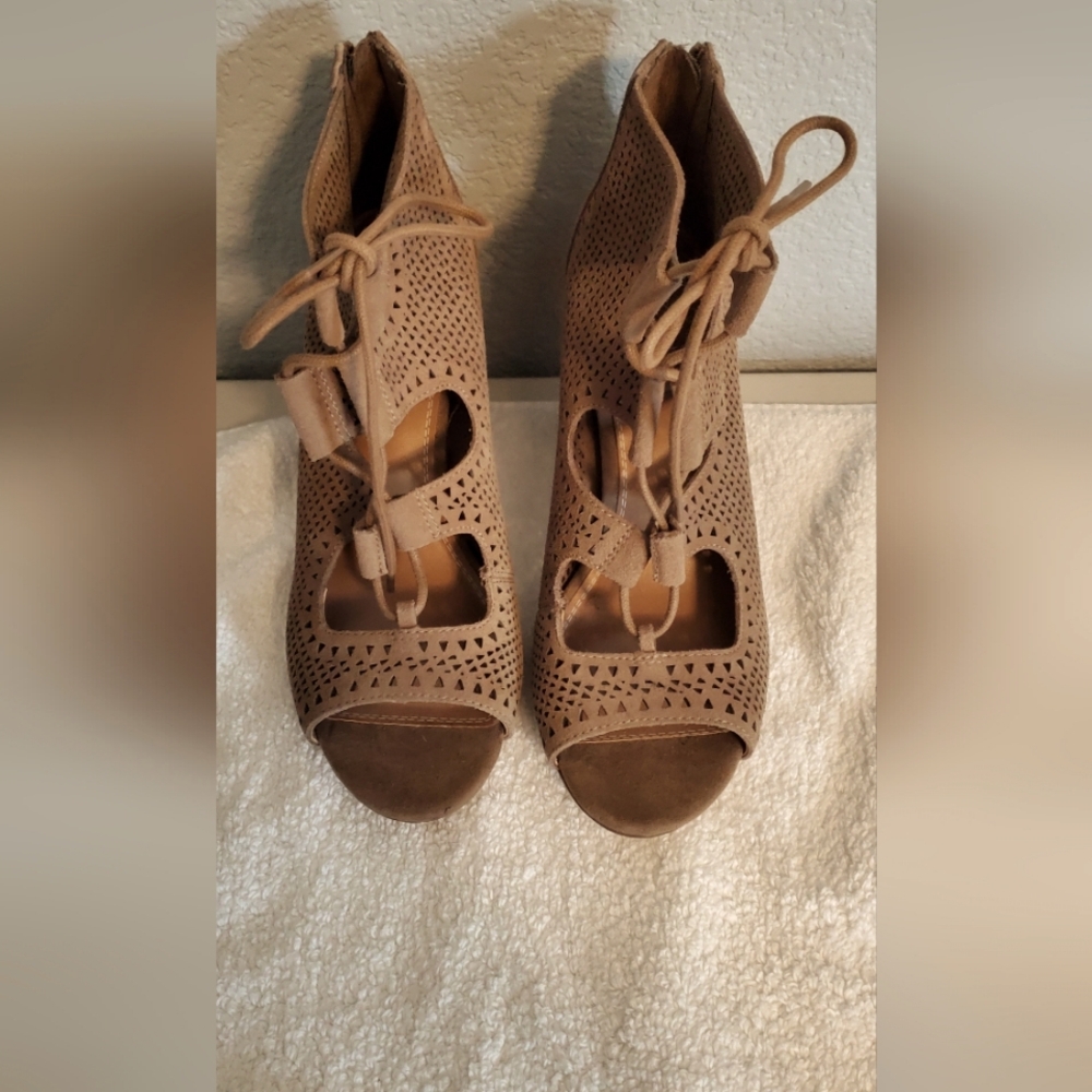 Like new heel boots
